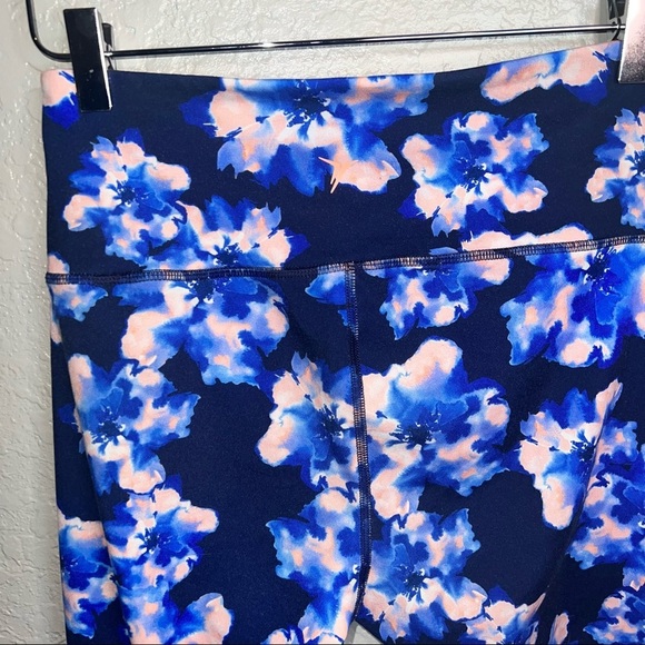 BNWOT Old Navy Active Go-Dry Flower Print Leggings/ Mesh detail - Picture 7 of 7
